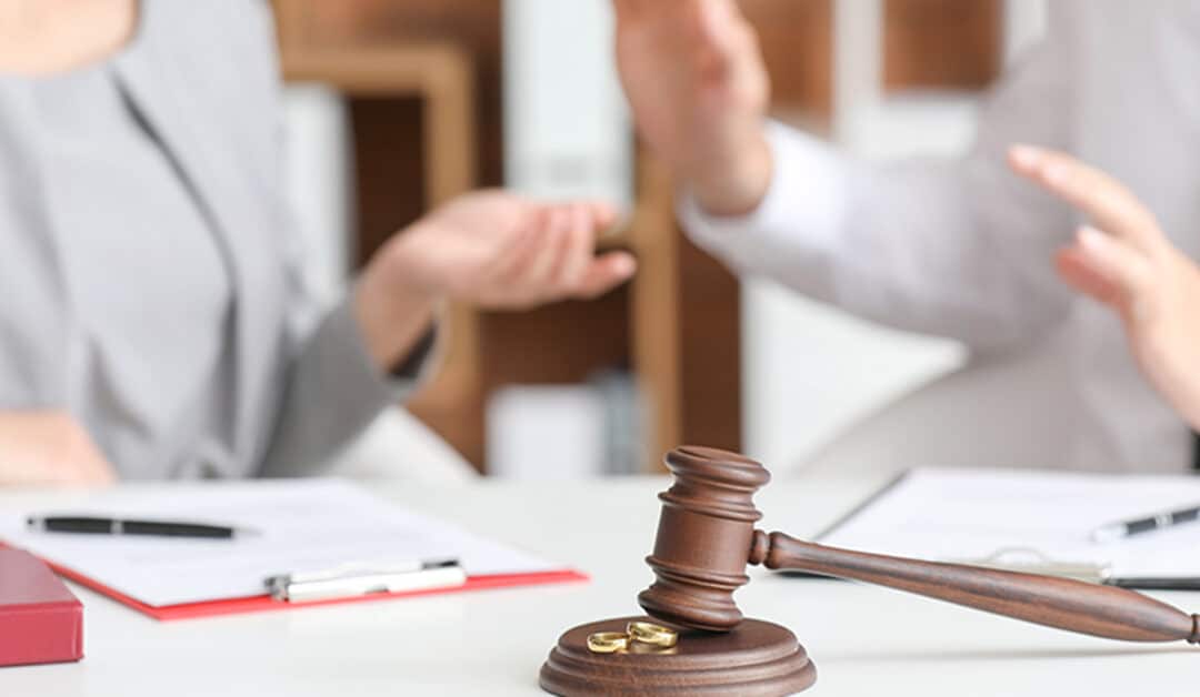 Judge's gavel on table in office. Concept of divorce; Scheidung